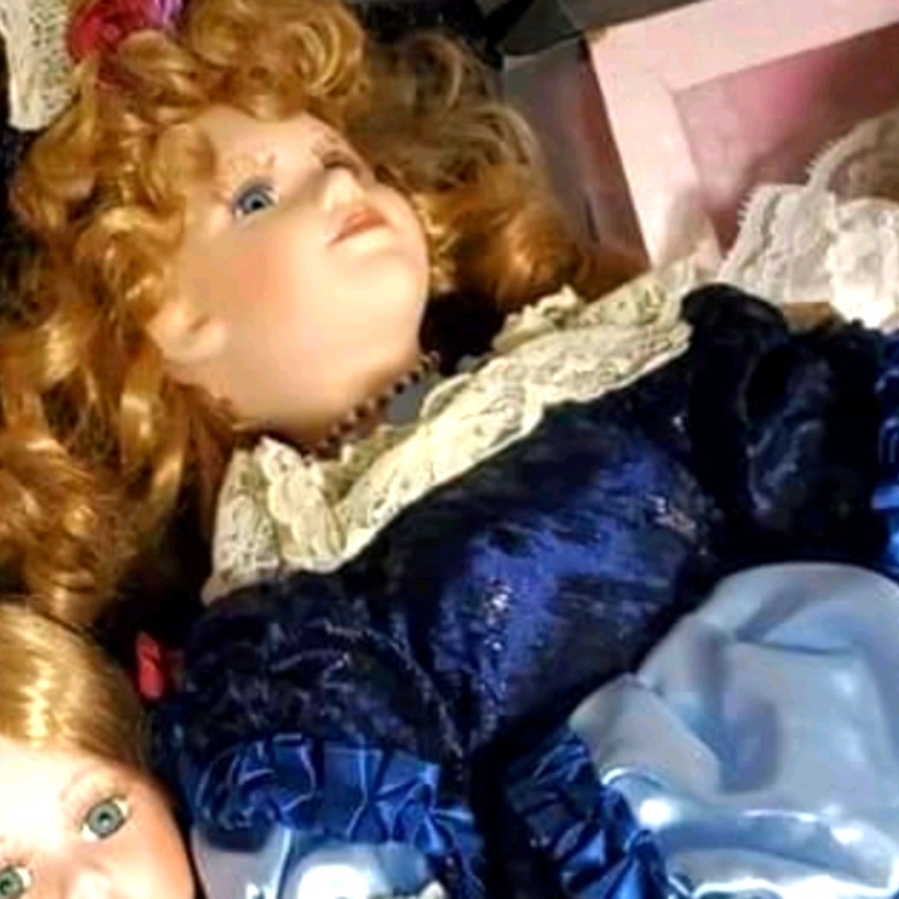 6 gorgeous porcelin dolls - Picture 4 of 7